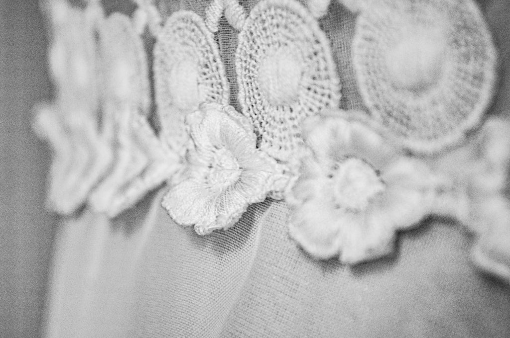 Le langage des fleurs sur les robes de mariée vintage